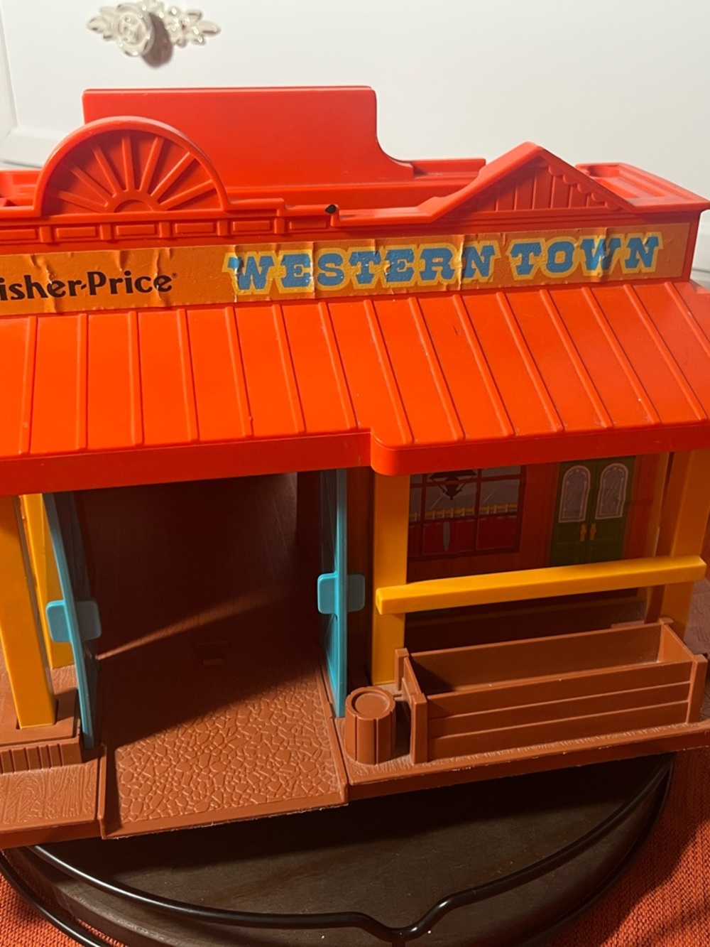 Vintage Fisher-Price Western Town Playset and little people - Picture 9 of 14